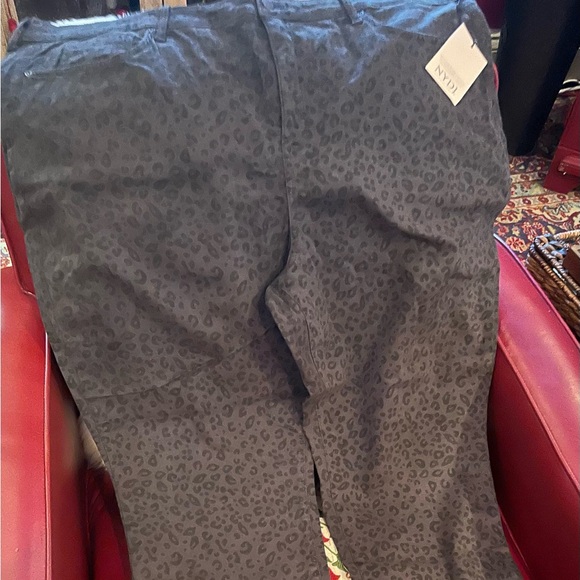 NYDJ Leopard Print Skinny Jeans in Gray Stretch Denim. Size 26W. - Picture 13 of 13